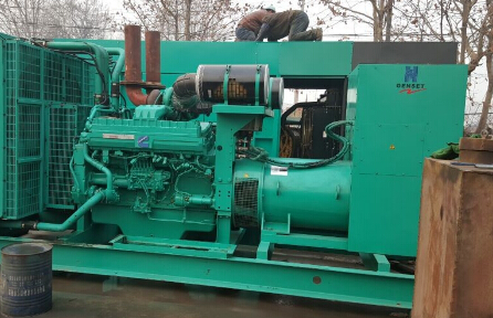 固原发电机组如何判断水冷式机油散热器内部是否需要清洗？